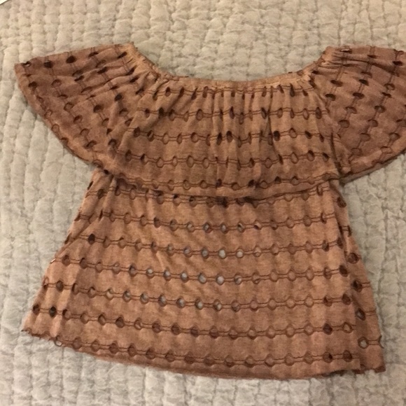 Adorable off the shoulder top! - Picture 5 of 6